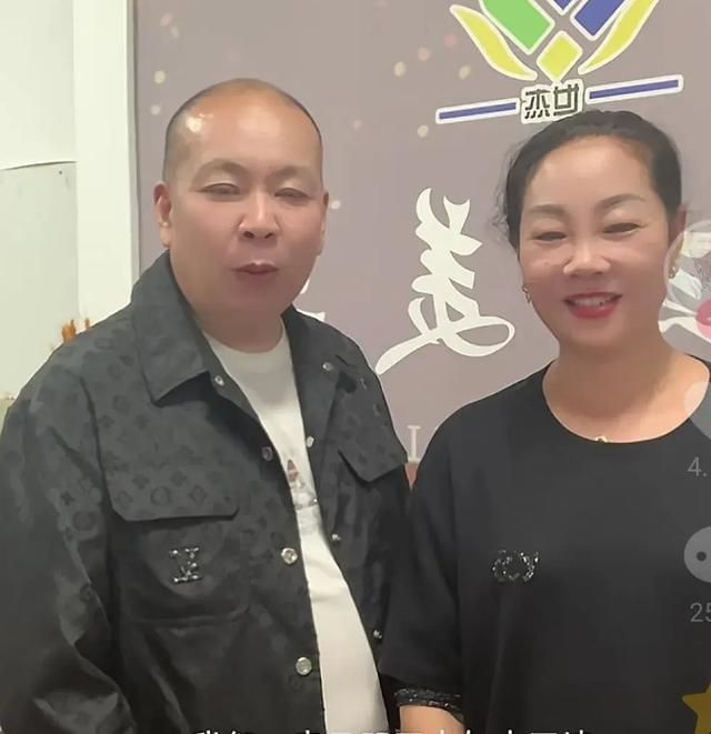 家齐聚天津厉爸坦言将有好消息公布九游会J9厉爸厉妈格局大中秋两(图3)